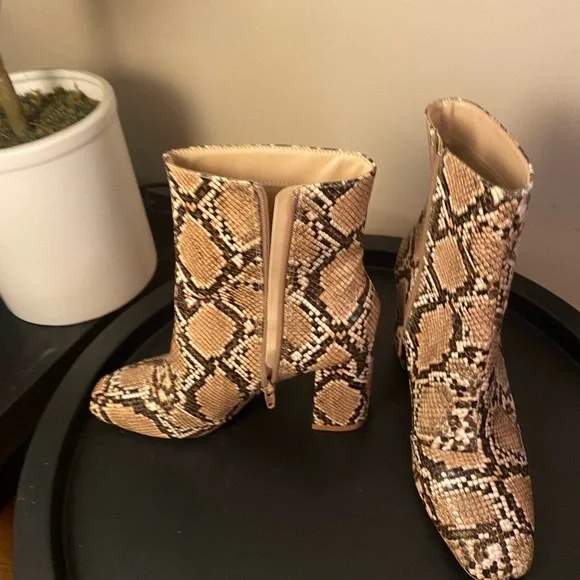 Lulus snakeskin booties - Picture 2 of 3